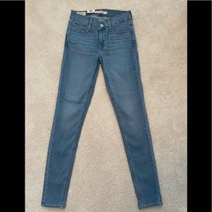 Levi’s 710 super skinny mid rise jeans! Size 27x30